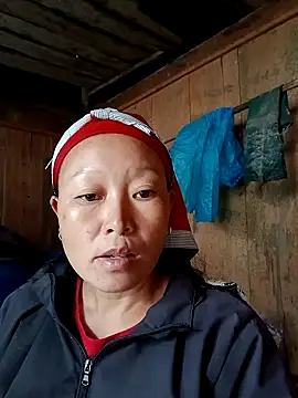 girl-hot2x online show from 12.14.25