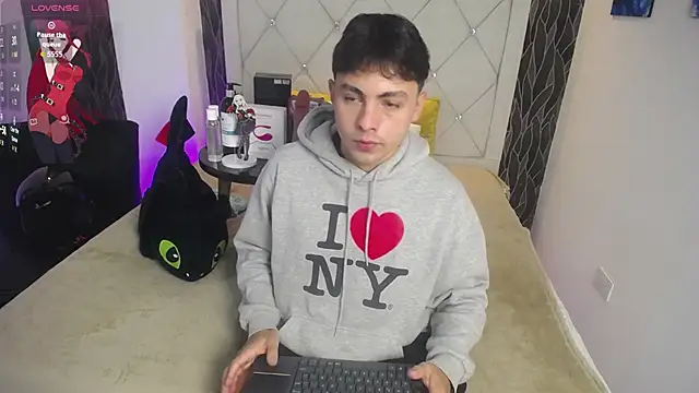 Samu FoXXX online show from 12.13.25