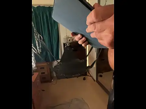 Snapshot of LeatherSdaddy chatting on 11.18.25 LeatherSdaddy online show from 11.18.25