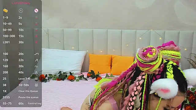 Lina Moony online show from 12.17.25