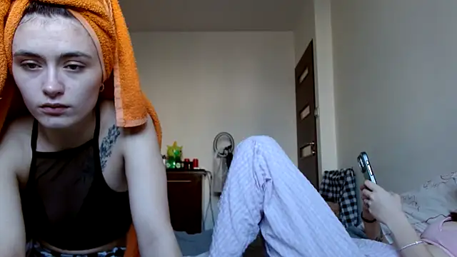 Snapshot of VenesuelaXq chatting on 11.28.25 VenesuelaXq online show from 11.28.25