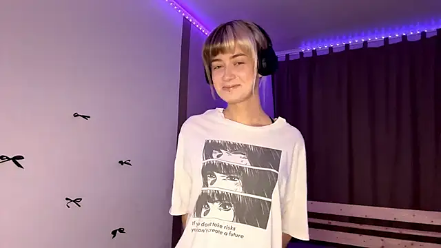 EmilySkyline online show from 11.24.25