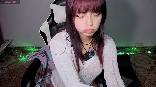 Snapshot of Melody_Ghot chatting on 12.17.25 Melody Ghot online show from 12.17.25