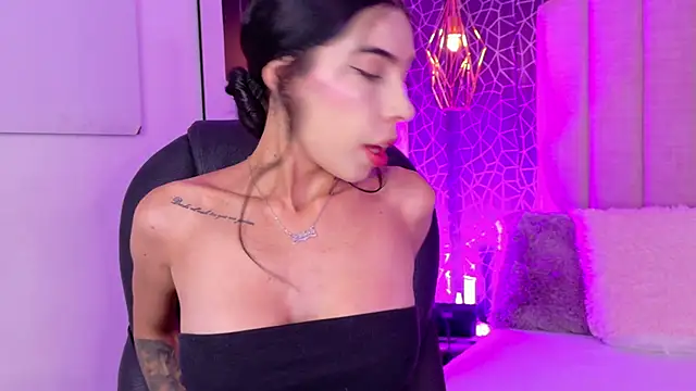 Snapshot of IrisDeLaVega_ chatting on 03.19.26 IrisDeLaVega online show from 03.19.26