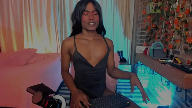 LaGoldenBitch online show from 02.10.26