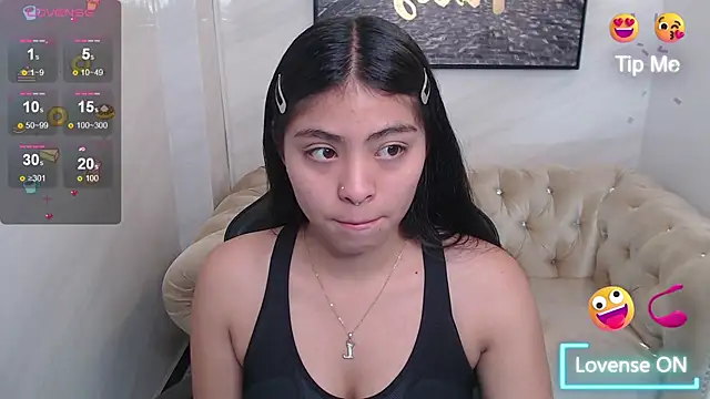 Snapshot of Little_Angelina_v chatting on 12.14.25 Little Angelina v online show from 12.14.25