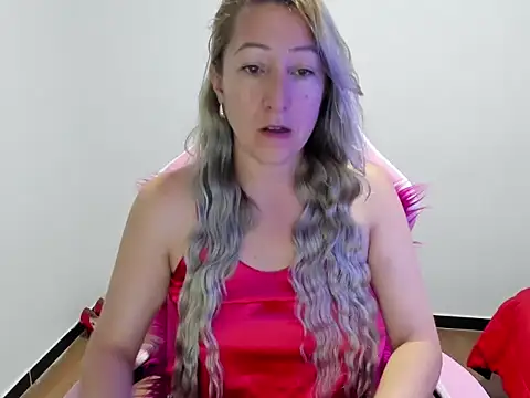 Snapshot of chrystal_sl852 chatting on 11.21.25 chrystal sl852 online show from 11.21.25