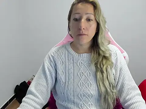 Snapshot of chrystal_sl852 chatting on 11.23.25 chrystal sl852 online show from 11.23.25