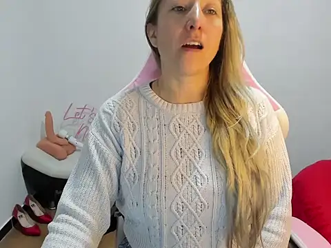 Snapshot of chrystal_sl852 chatting on 11.28.25 chrystal sl852 online show from 11.28.25