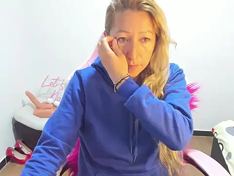 Snapshot of chrystal_sl852 chatting on 12.01.25 chrystal sl852 online show from 12.01.25