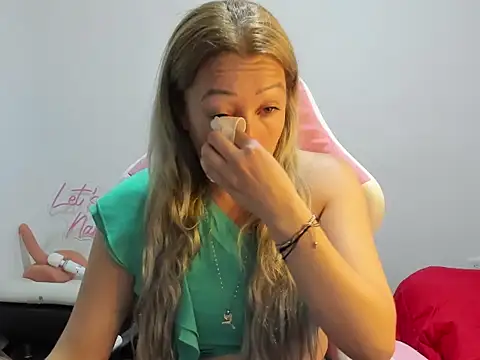 Snapshot of chrystal_sl852 chatting on 12.14.25 chrystal sl852 online show from 12.14.25