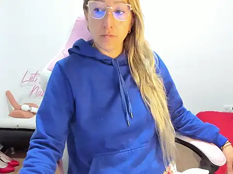 Snapshot of chrystal_sl852 chatting on 12.16.25 chrystal sl852 online show from 12.16.25