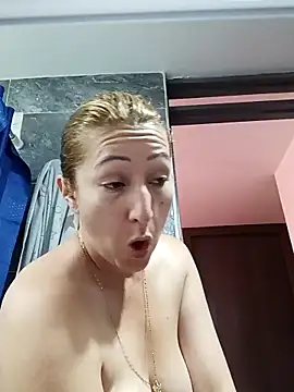 Snapshot of chrystal_sl852 chatting on 12.17.25 chrystal sl852 online show from 12.17.25