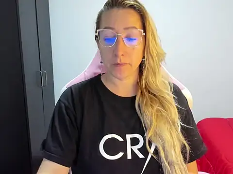 Snapshot of chrystal_sl852 chatting on 02.08.26 chrystal sl852 online show from 02.08.26