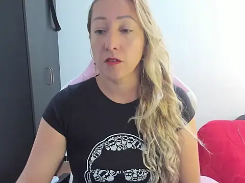 Snapshot of chrystal_sl852 chatting on 02.12.26 chrystal sl852 online show from 02.12.26