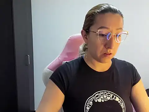 Snapshot of chrystal_sl852 chatting on 02.17.26 chrystal sl852 online show from 02.17.26