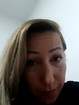 Snapshot of chrystal_sl852 chatting on 02.22.26 chrystal sl852 online show from 02.22.26