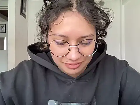 Snapshot of Dreana chatting on 02.23.26 Dreana online show from 02.23.26