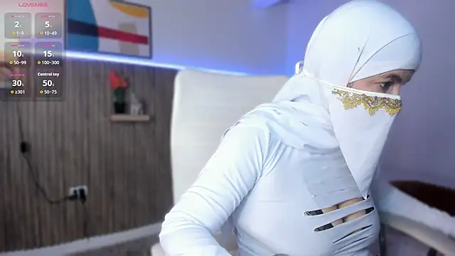 Hannaa Dolly online show from 12.03.25