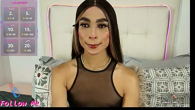 Daphne Hills online show from 03.07.26