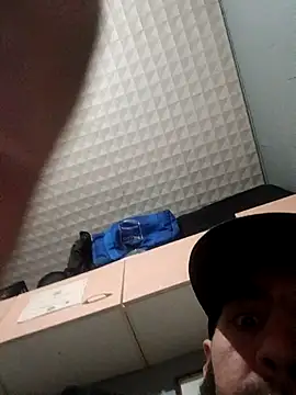 hotguy71000 online show from 11.28.25