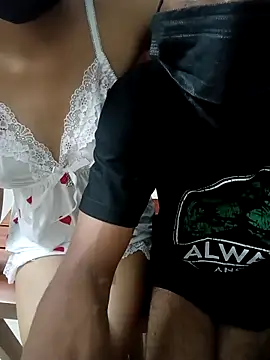 Snapshot of mallufromkochikerala chatting on 12.17.25 mallufromkochikerala online show from 12.17.25