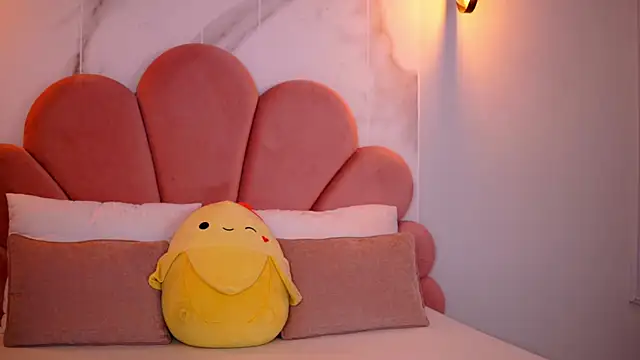 Scarlett Veyra online show from 12.19.25