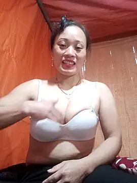 Snapshot of t-t-babe chatting on 11.23.25 t-t-babe online show from 11.23.25