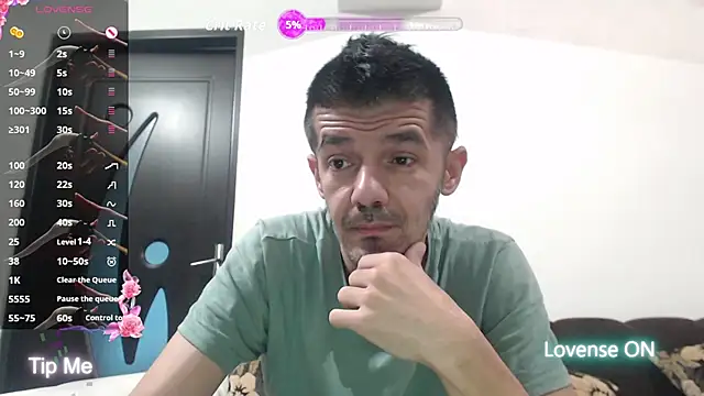 Snapshot of Dale_E chatting on 11.20.25 Dale E online show from 11.20.25