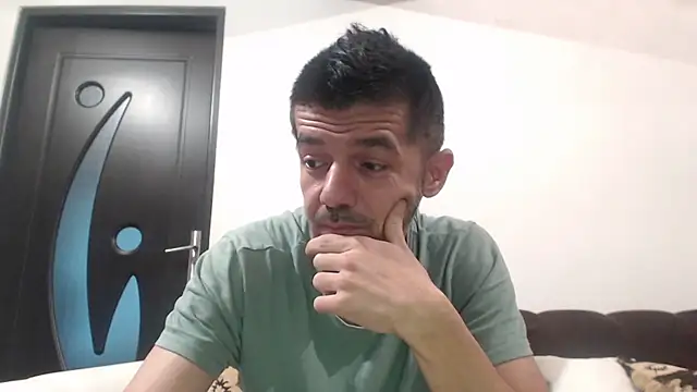 Snapshot of Dale_E chatting on 11.21.25 Dale E online show from 11.21.25