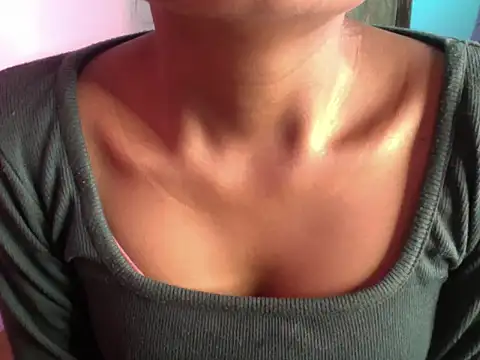 Snapshot of Riyya_00 chatting on 11.18.25 Riyya 00 online show from 11.18.25