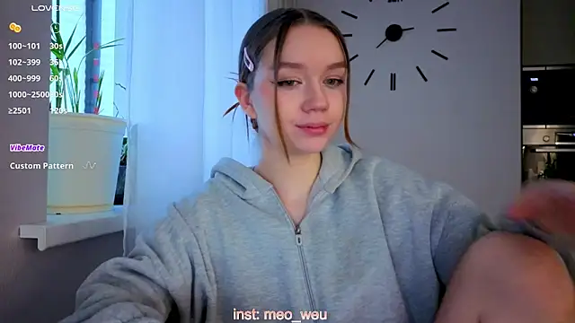 Snapshot of me_liss chatting on 11.15.25 me liss online show from 11.15.25