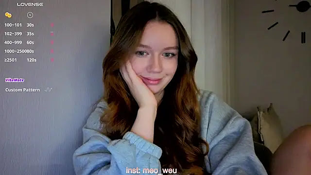 Snapshot of me_liss chatting on 11.15.25 me liss online show from 11.15.25