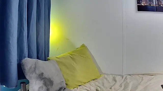 Snapshot of Leila_cam18 chatting on 11.17.25 Leila cam18 online show from 11.17.25