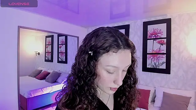 Snapshot of Martina_077 chatting on 12.02.25 Martina 077 online show from 12.02.25