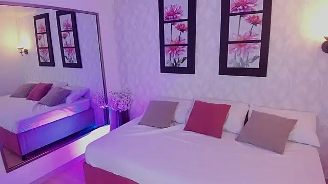 Snapshot of Martina_077 chatting on 12.04.25 Martina 077 online show from 12.04.25