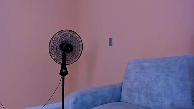 Snapshot of pandora_bb chatting on 11.13.25 pandora bb online show from 11.13.25