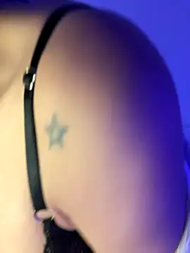 Snapshot of dolceragazza_15 chatting on 12.18.25 dolceragazza 15 online show from 12.18.25