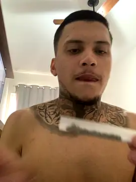 Snapshot of Ryanzl017 chatting on 11.15.25 Ryanzl017 online show from 11.15.25