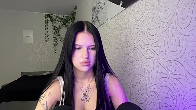 Snapshot of JuliaElse chatting on 11.14.25 JuliaElse online show from 11.14.25