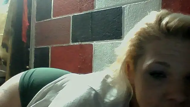 Snapshot of 1anOnlyHoTTLuLu chatting on 11.16.25 1anOnlyHoTTLuLu online show from 11.16.25