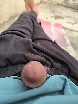 Snapshot of Ritik143jhil chatting on 11.27.25 Ritik143jhil online show from 11.27.25