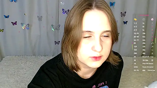 Snapshot of LightNea chatting on 11.20.25 LightNea online show from 11.20.25