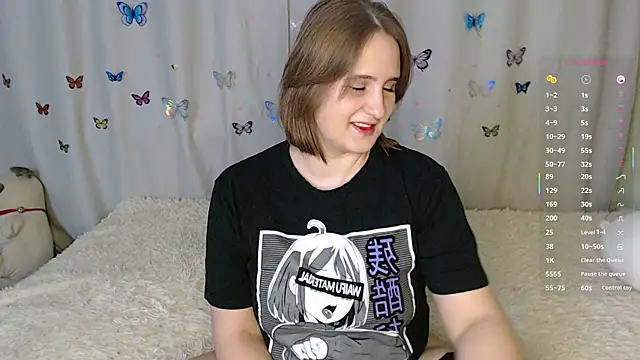 Snapshot of LightNea chatting on 11.21.25 LightNea online show from 11.21.25