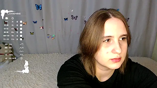 Snapshot of LightNea chatting on 12.16.25 LightNea online show from 12.16.25