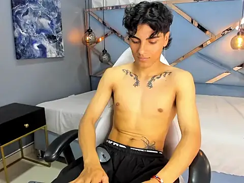 Snapshot of MattFiore chatting on 11.29.25 MattFiore online show from 11.29.25