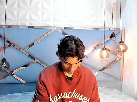 Snapshot of MattFiore chatting on 11.30.25 MattFiore online show from 11.30.25