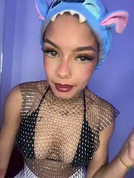 isis petite online show from 12.04.25