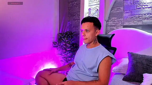 Valentino moretti online show from 11.18.25