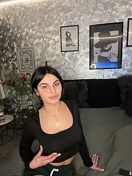 DeineJulia online show from 11.24.25